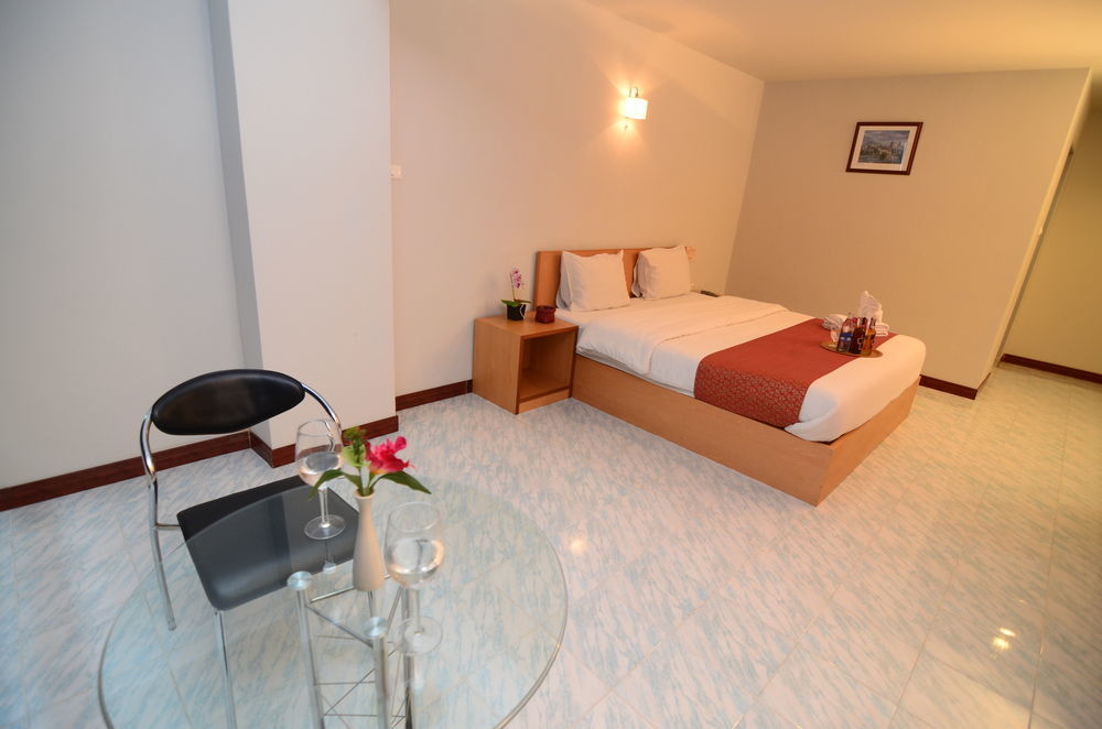 Oyo 257 Sea Paradise Hotel Саттахіп Екстер'єр фото