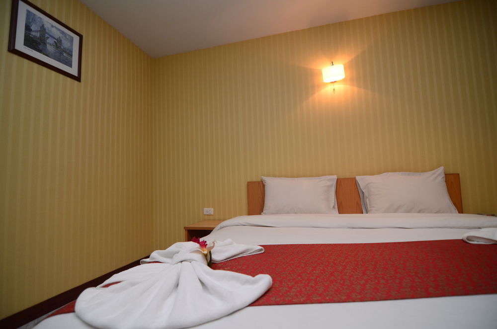 Oyo 257 Sea Paradise Hotel Саттахіп Екстер'єр фото