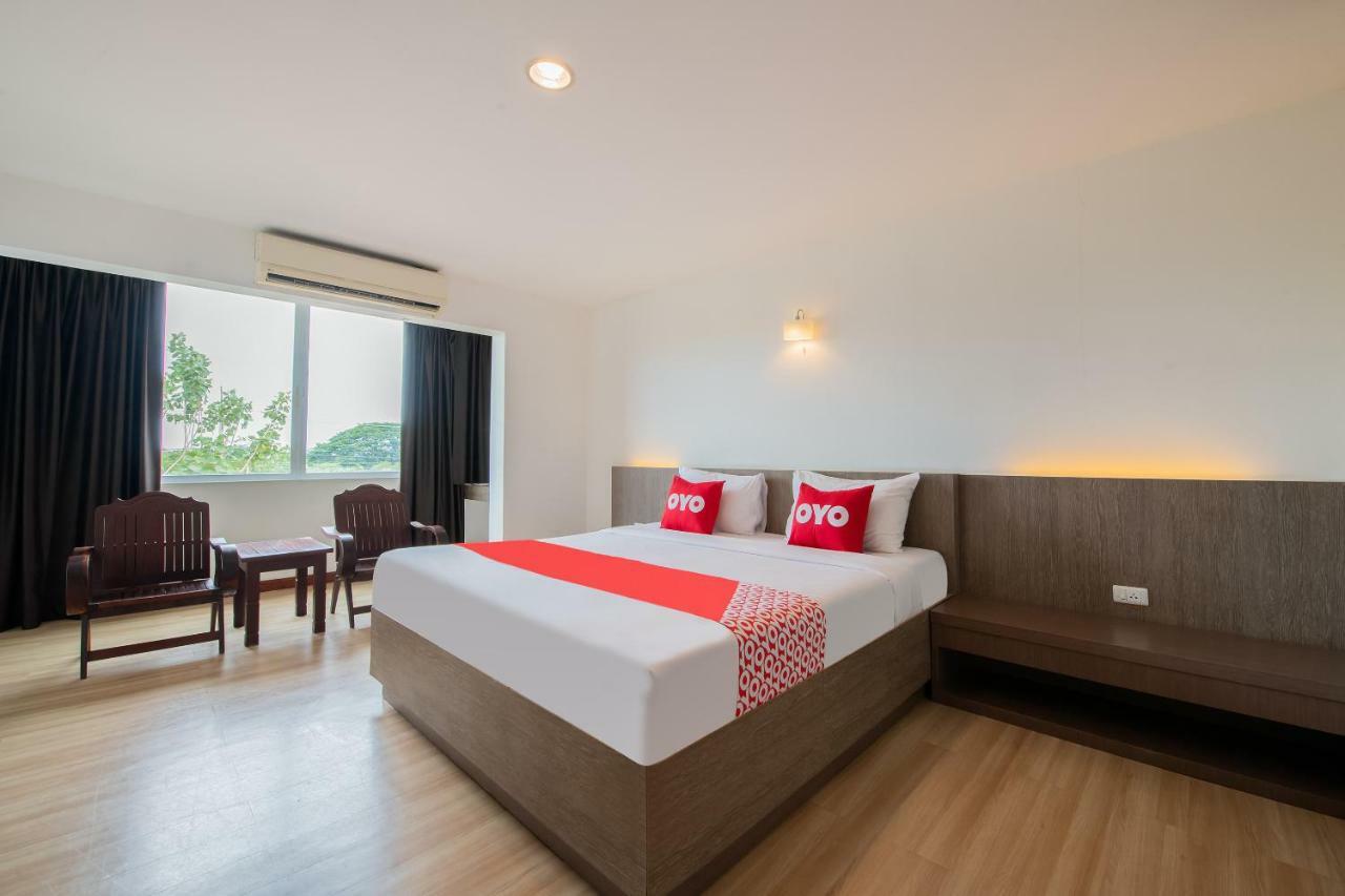 Oyo 257 Sea Paradise Hotel Саттахіп Екстер'єр фото